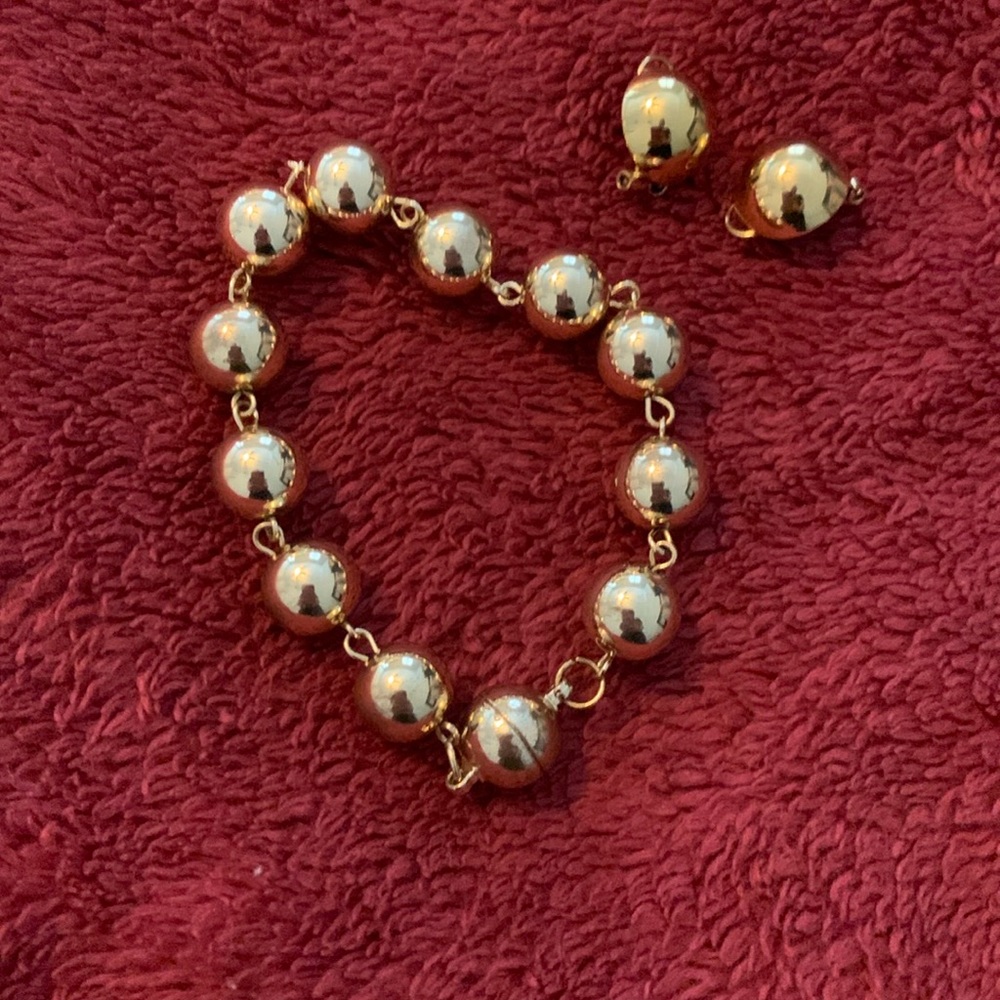 Stylish gold-tone bracelet & earrings set